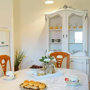 Jardin With Free Cowered Parking Hébergement de vacances